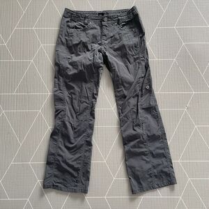 Kuhl Legendary Cargo Pants Style 6323 Size‎ 6 Short Grey
